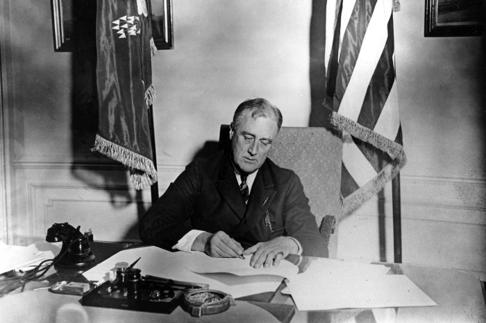 Roosevelt days first 100 franklin president chief office legislator emergency banking act presidency 1933 his achieved standard even ap npr